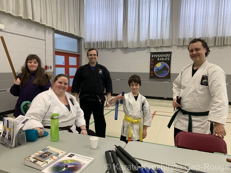 Image - Camille, Stephanie, Adam, Elliot et Alexandre à la fête d'hiver 2023