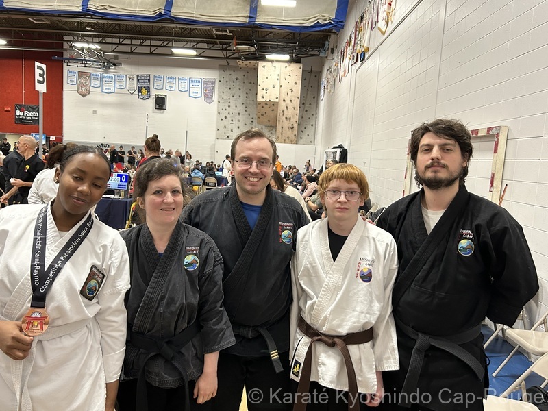 Image - Les compétiteurs et leurs instructeurs